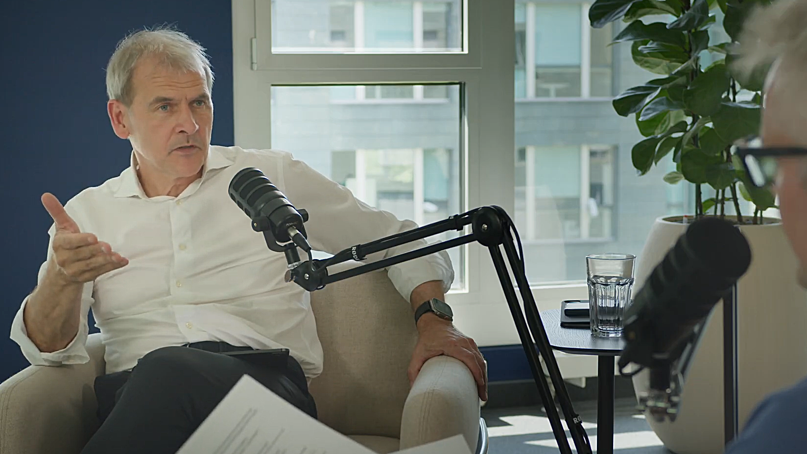 Stephan Tromp speaking in a podcast studio